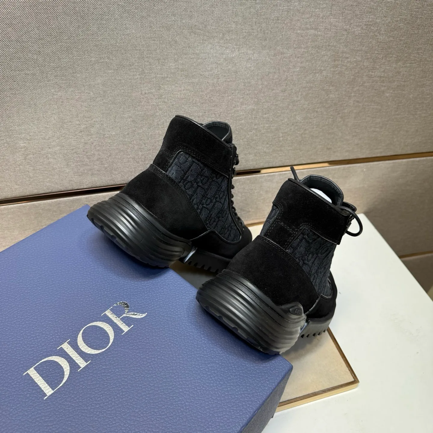 ⬛️Men's shoes 💰p580 [Dior~] Men's casual high-top shoes 2025z cabinet sales simultaneously 🔶Size: 39-44 #️⃣ 🔷2 colors🔜The upper is made of multi-material splicing➕Genuine leather lining, comfortable and breathable, sole: original comfortable and wear-resistant outsole, ⚠️Real shot📱Photographed🎬The real thing is better📢📢📢